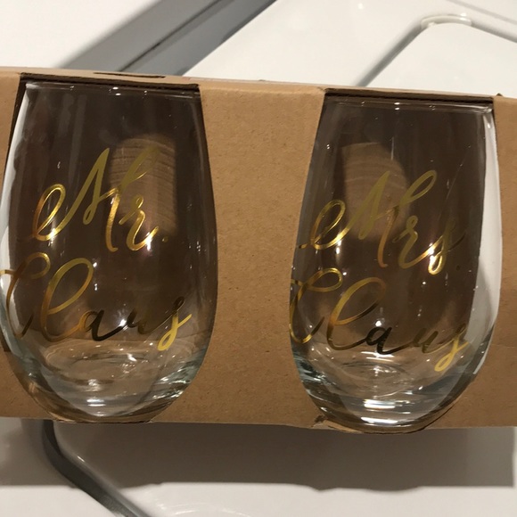mr and mrs santa wine glasses